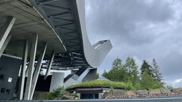 Holmenkolen, Blick nach oben