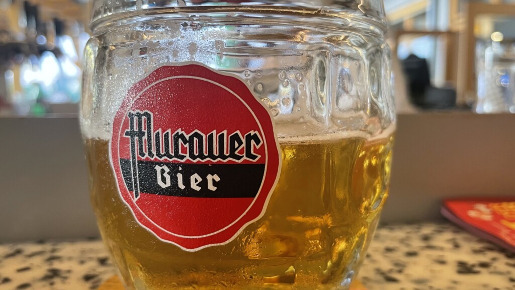 Dem Durst entgegenwirken, speziell, wenn wir gerade in der Brauerei nächtigen 🤪 Murauer Bier